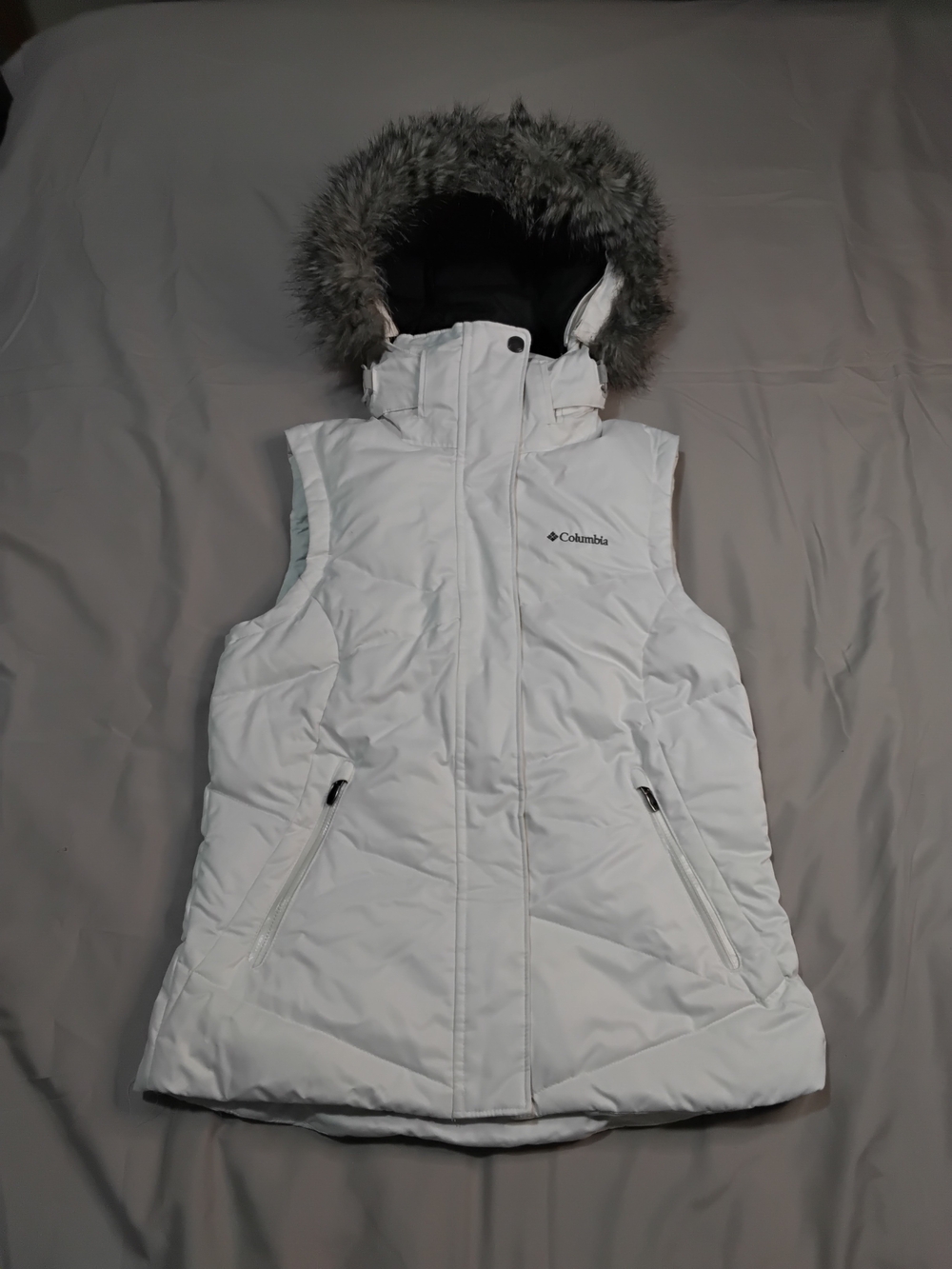 Columbia White Quilted Hooded Faux-Fur Trim Vest Womens Sz Xs.